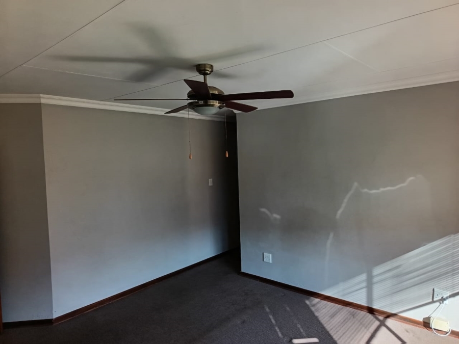 To Let 3 Bedroom Property for Rent in Hillside Free State
